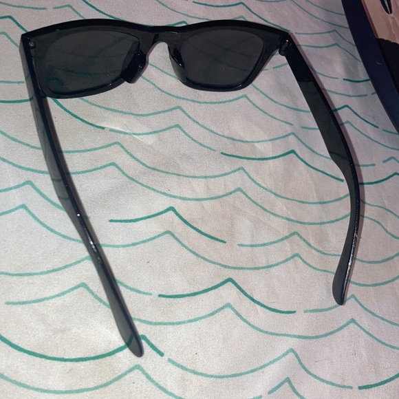 Flash black glossy sunglasses - Picture 3 of 5